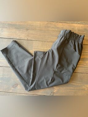 Athleta Grey  Nylon Paperbag Waist Tapered Pants Women's Size 8 Athletic